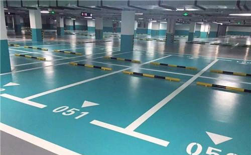 波密波密环氧地坪中涂：构筑坚固地面的关键环节